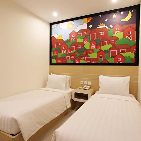 Nite & Day Surabaya - Gunungsari Hotell Exteriör bild
