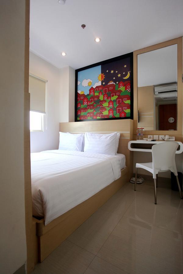 Nite & Day Surabaya - Gunungsari Hotell Exteriör bild